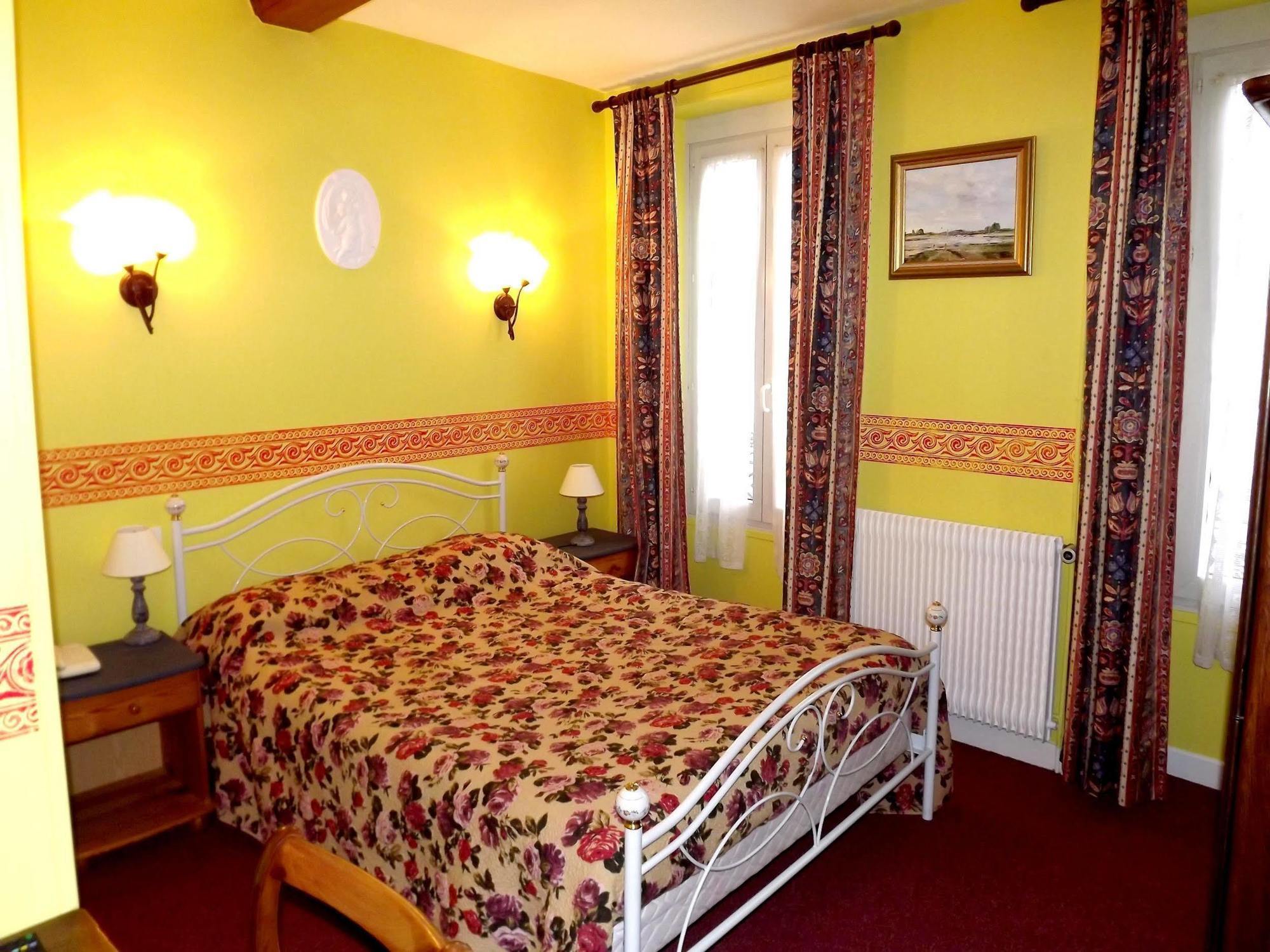Hostellerie Saint Martin- Logis Hotel Et Restaurant Creully sur Seulles Exterior foto